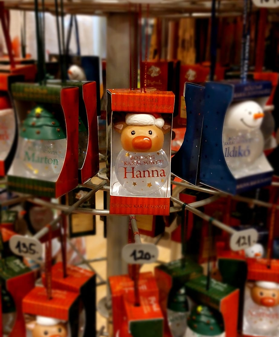 Rénszarvasos karácsonyi üveggömb – névre szóló